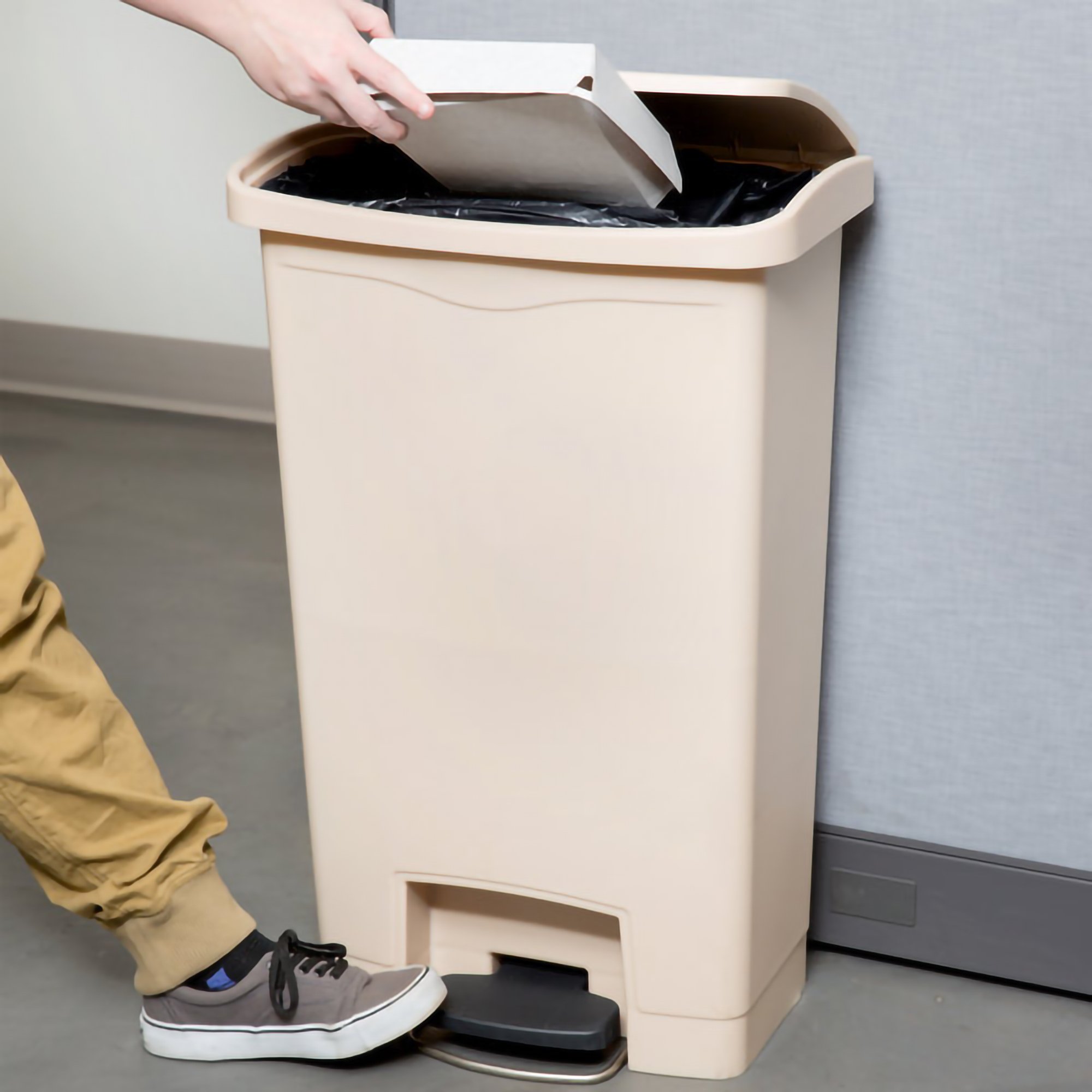 RJ Schinner Co 1883458 - Rubbermaid® Slim Jim® 13 Gallon Trash Can - 1/Each