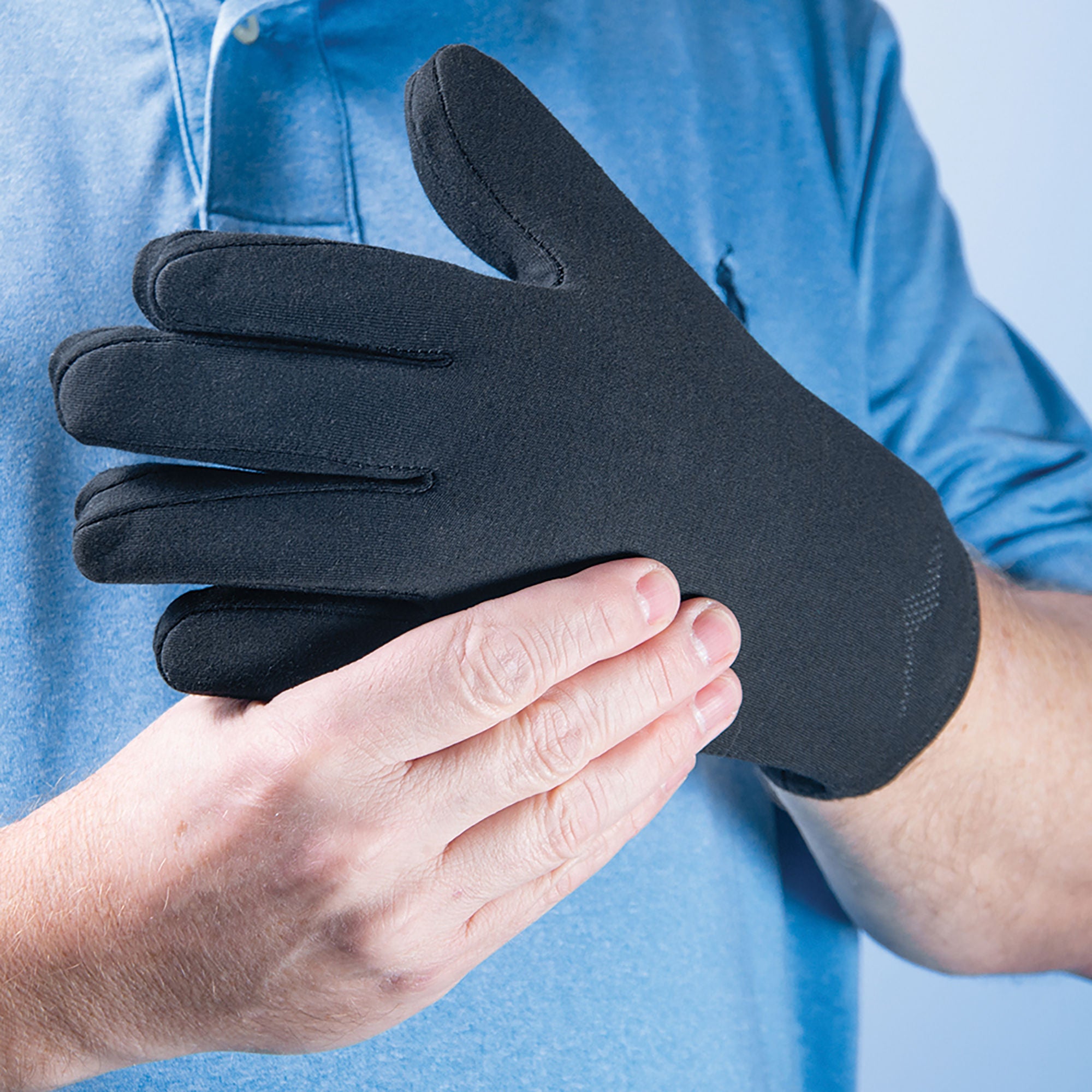 Brownmed - 31601 Hot / Cold Therapy Glove Polar Ice® Full-Finger Medium Wrist Length Ambidextrous