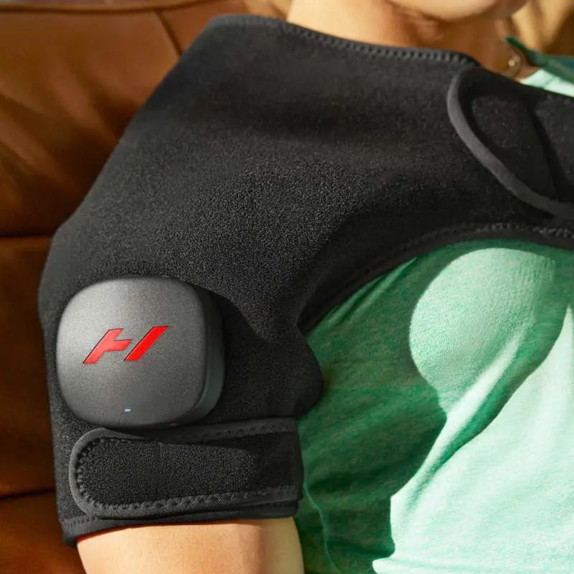 Hyperice Inc 22200 001-22 - Hyperice Venom 2 Shoulder Heat & Massage Therapy Wrap, Fits Most Right Shoulders - 1/Each