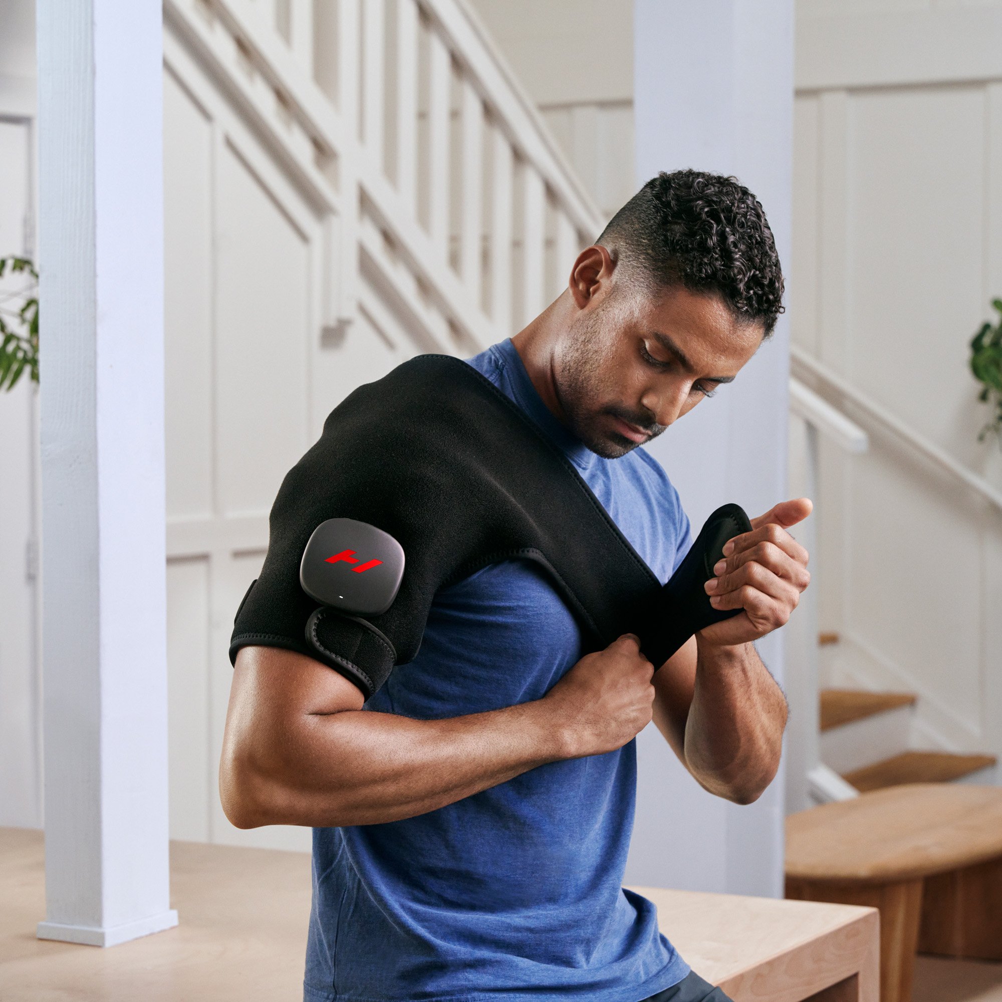 Hyperice Inc 22200 001-21 - Hyperice Venom 2 Shoulder Heat & Massage Therapy Wrap, Fits Most Left Shoulders - 1/Each