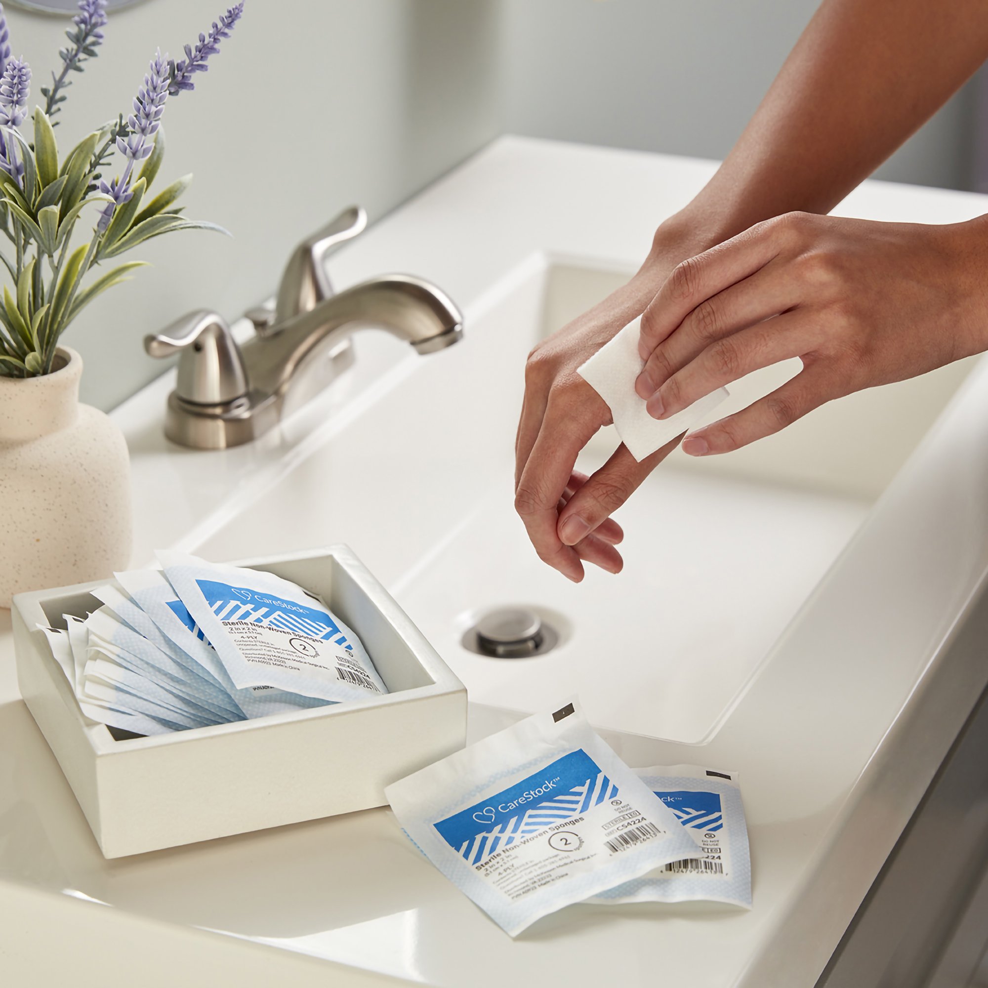 CareStock CS4224 - CareStock™ Sterile Nonwoven Sponge, 2 x 2 Inch, 4-Ply - 50/Box, 1500/Case