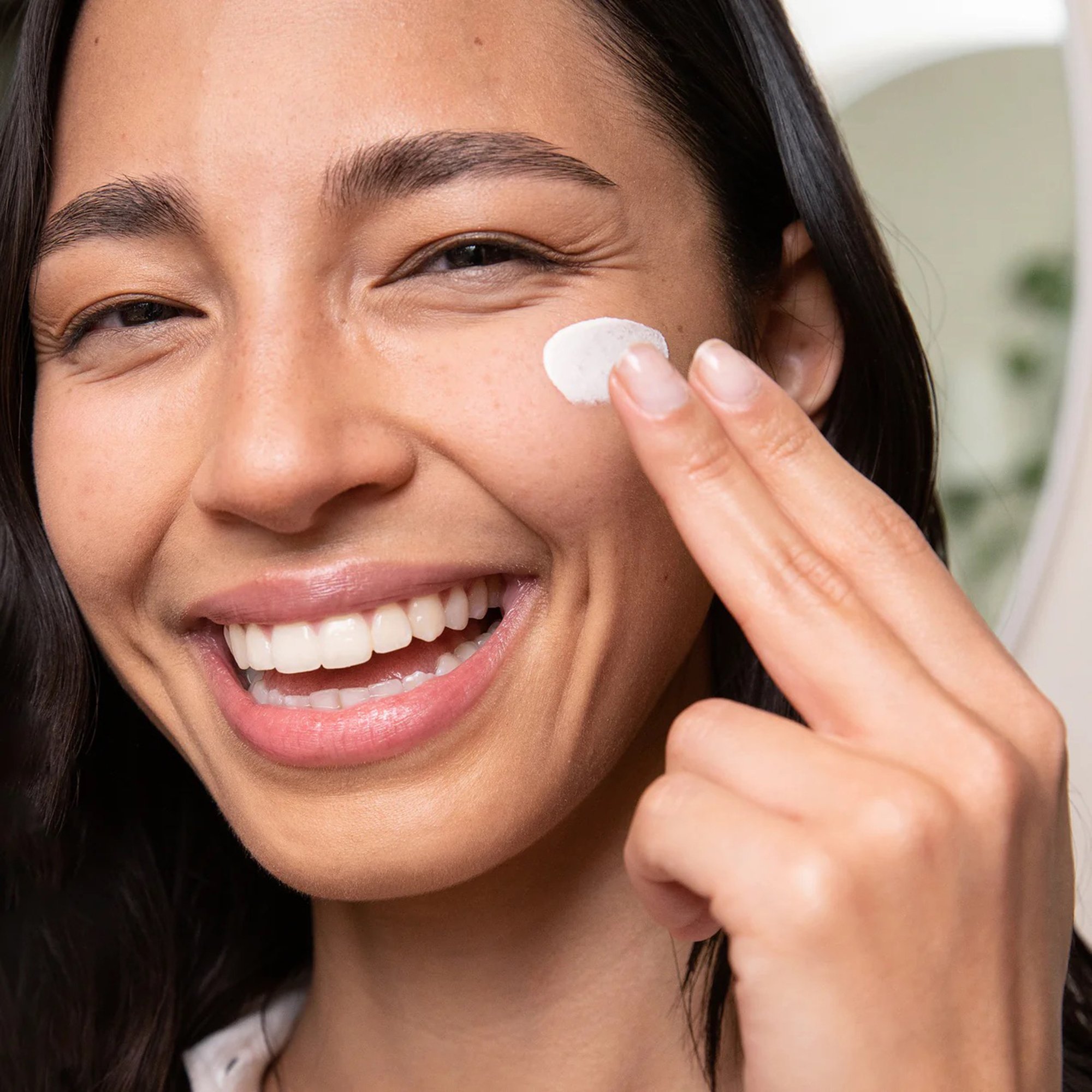 COOLA LLC CL10452 - Coola® Dew Good™ Illuminating Serum Sunscreen with Probiotic & BlueScreen™ SPF30 - 1/Each, 24/Case