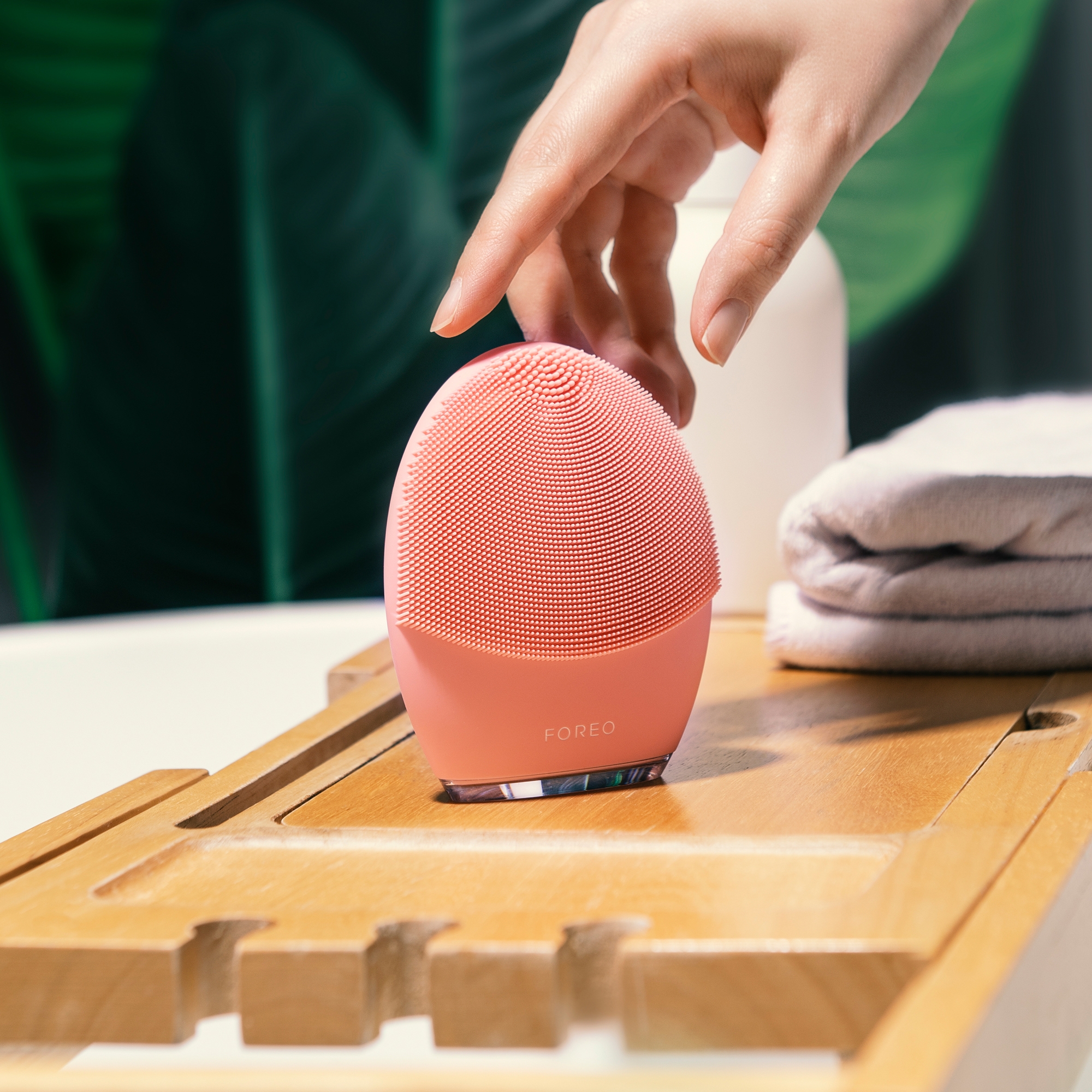 Foreo Inc F1269 - LUNA™ 4 Facial Cleansing Device for Balanced Skin - 1/Each