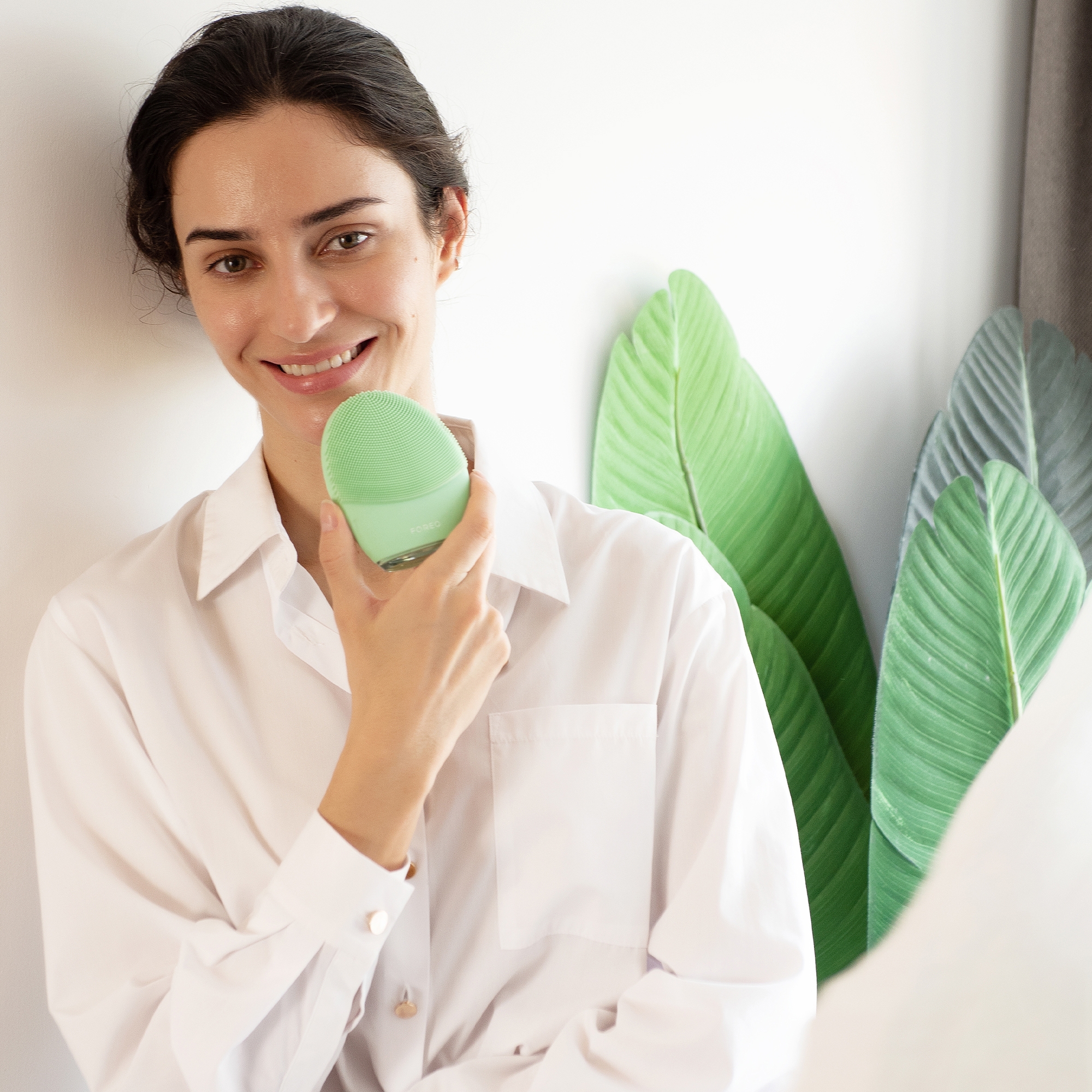 Foreo Inc F1276 - LUNA™ 4 Facial Cleansing Device for Combination Skin - 1/Each