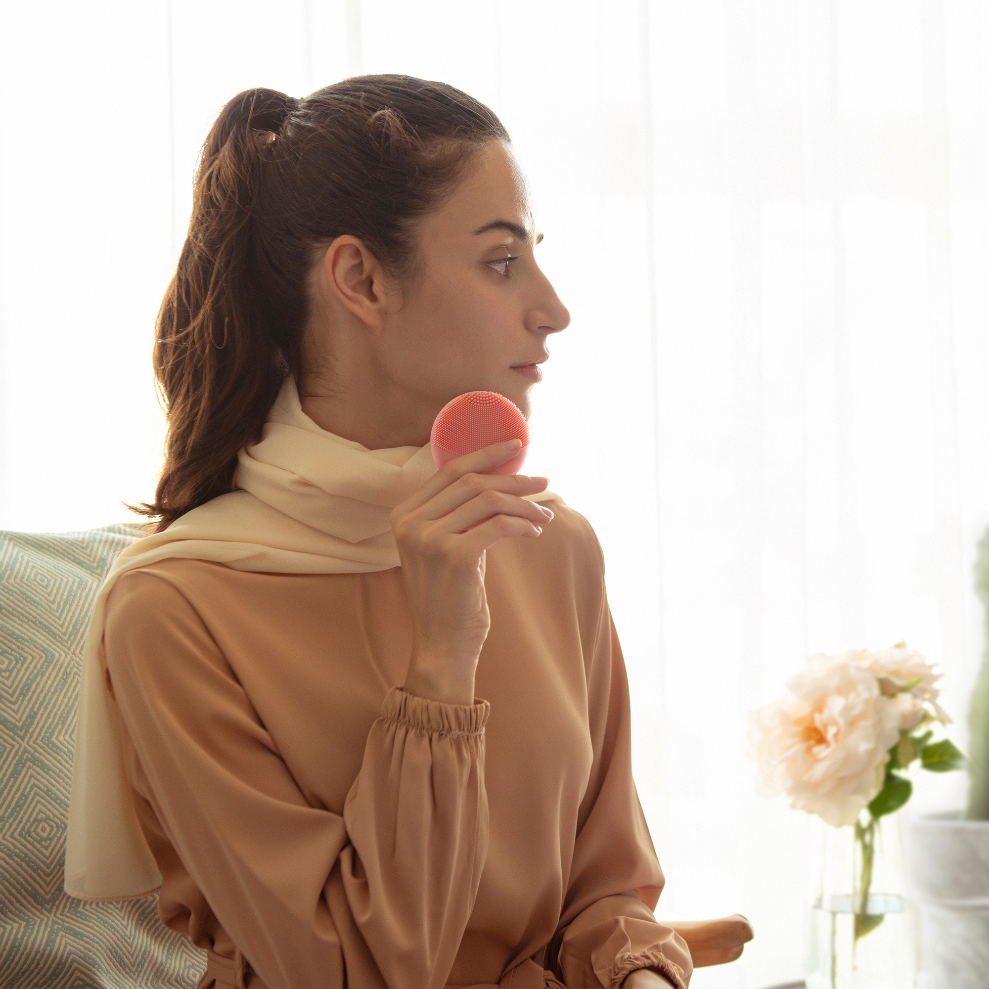 Foreo Inc F1344 - LUNA™ 4 go Portable Facial Cleansing Device, Peach - 1/Each