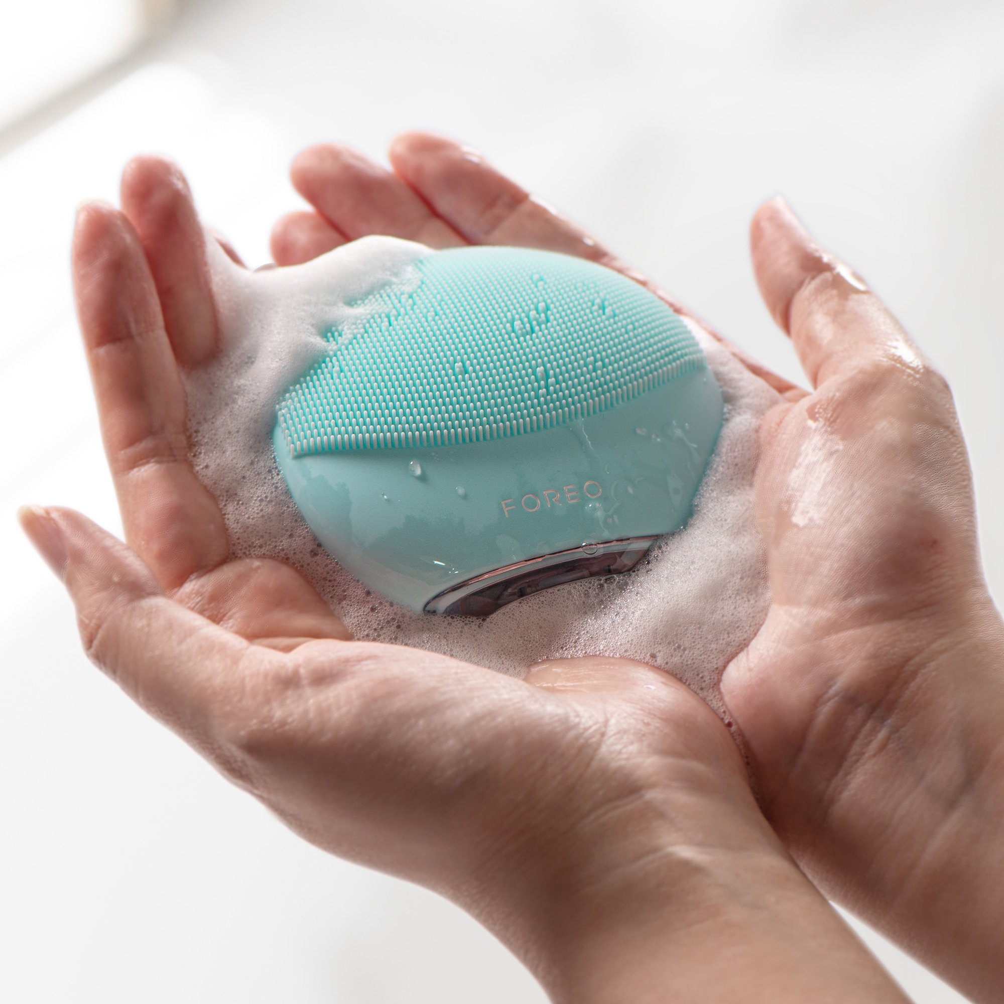 Foreo Inc F1313 - LUNA™ 4 mini Facial Cleansing Device, Arctic Blue - 1/Each