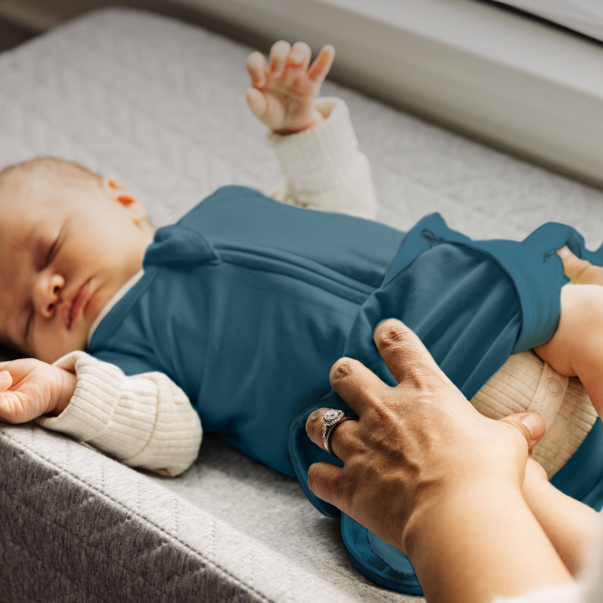 Owlet Dream Sleeper with Swaddle DS01055BBJ by Owlet Baby Care