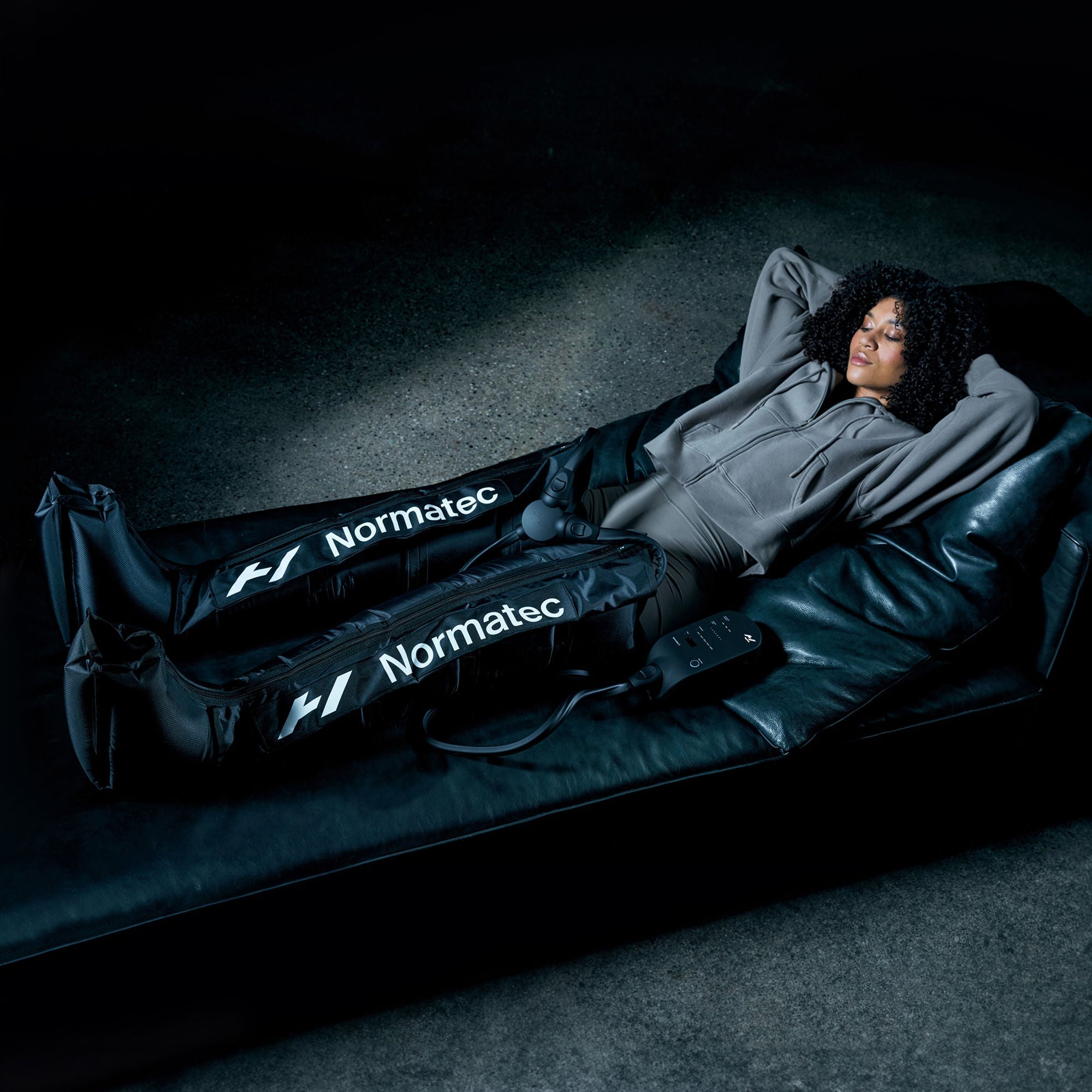 Hyperice Inc - 63010 001-01 Compression Massage Garment & Control Unit Hyperice Normatec 3 1 X 13-4/5 X 33-3/4 Inch