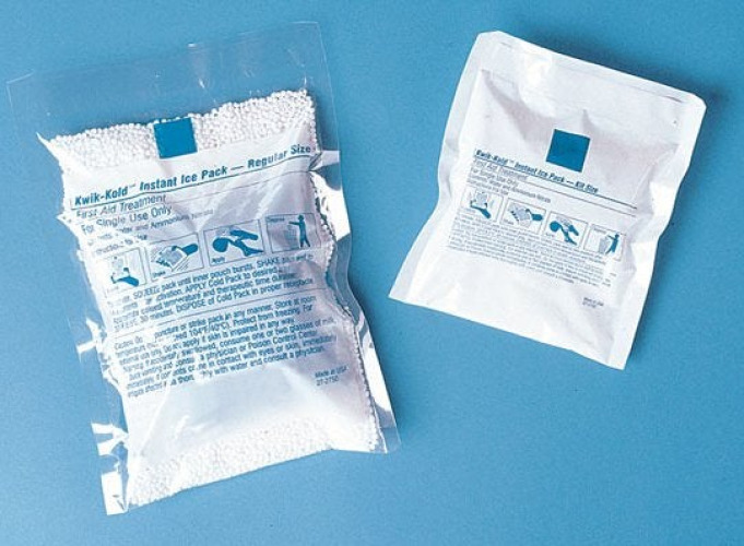 Cardinal - 103 Instant Cold Pack Cardinal Health™ General Purpose X-Small 5 X 5-1/2 Inch Plastic / Ammonium Nitrate / Water Disposable