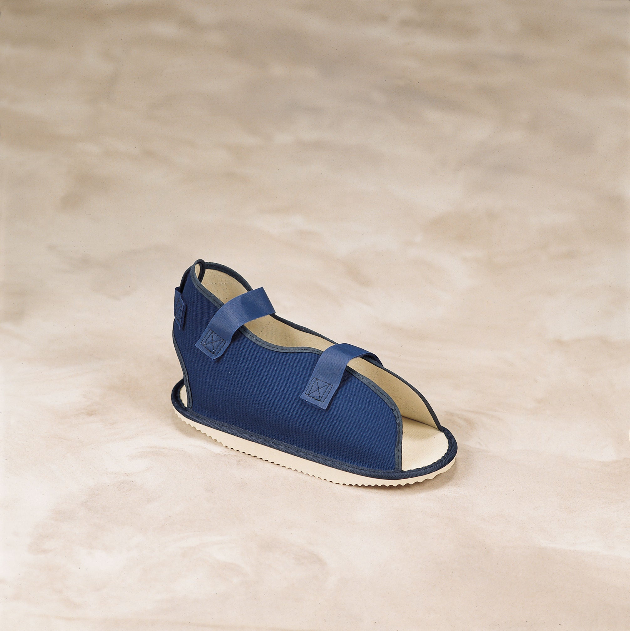 DeRoyal - 2035-03 Cast Shoe Medium Unisex