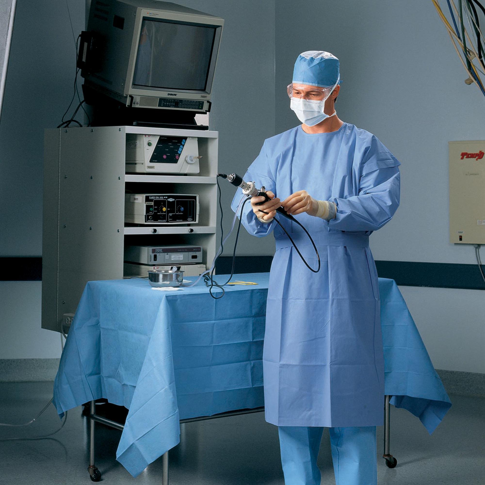 O&M Halyard Inc - 69025 Halyard Protective Procedure Gown