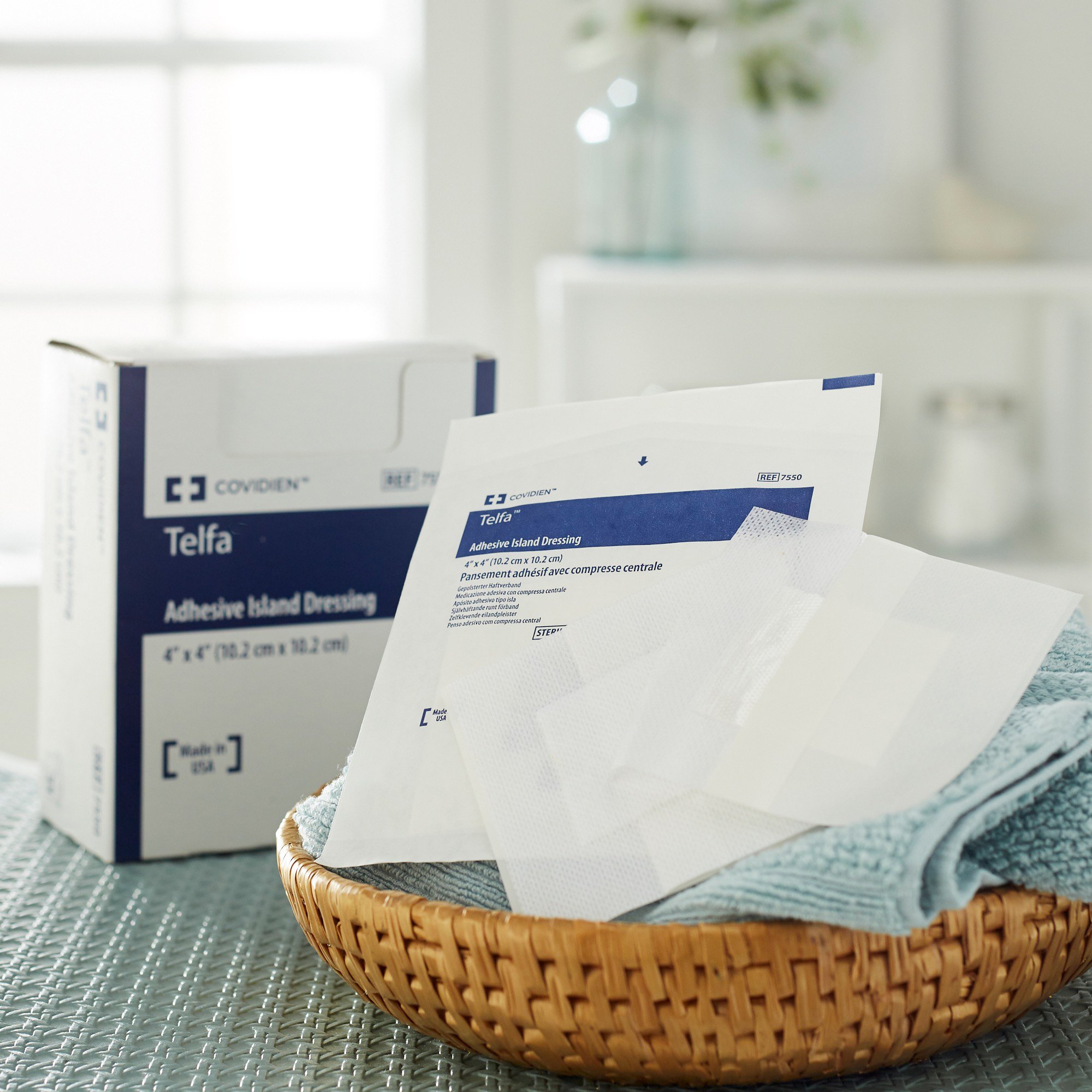 Cardinal 7550- - Telfa™ White Adhesive Dressing, 4 x 4 Inch - 1/Each, 25/Box, 200/Case