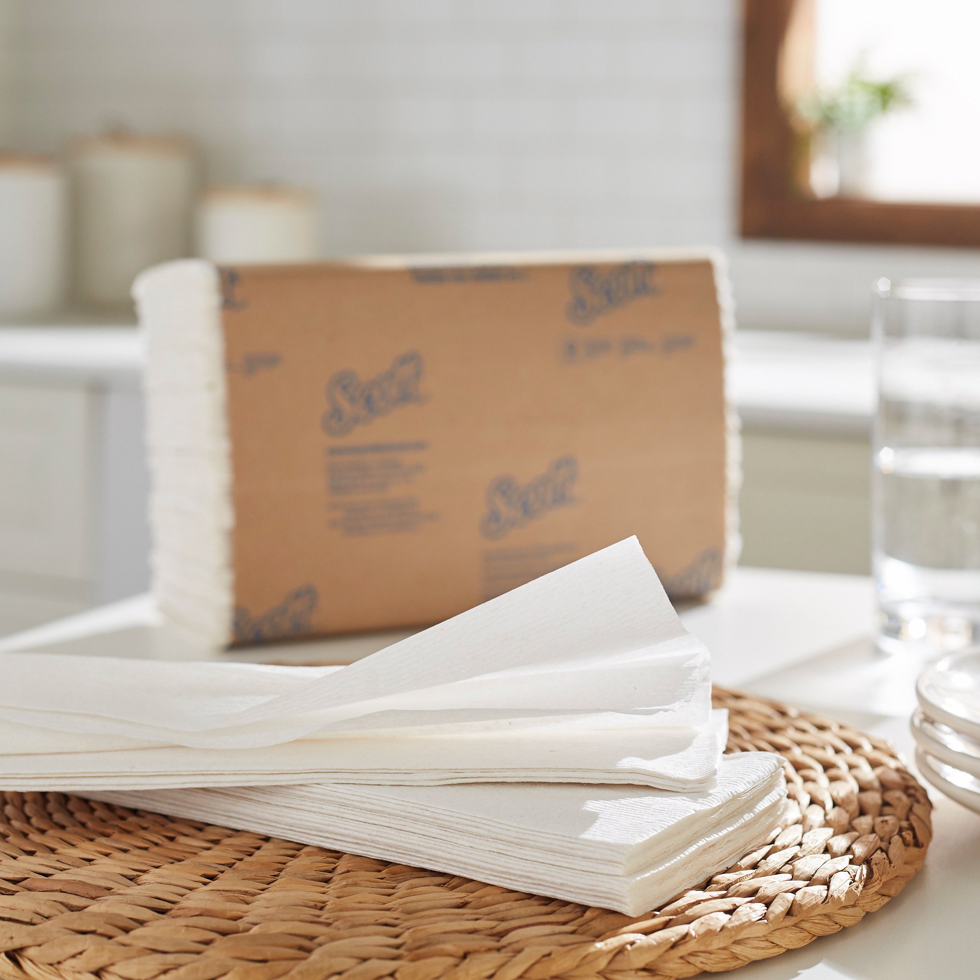 Kimberly Clark 01510 - Scott® Essential C-Fold Paper Towel, 10-1/8 x 13-3/20 Inch - 200/Pack, 2400/Case