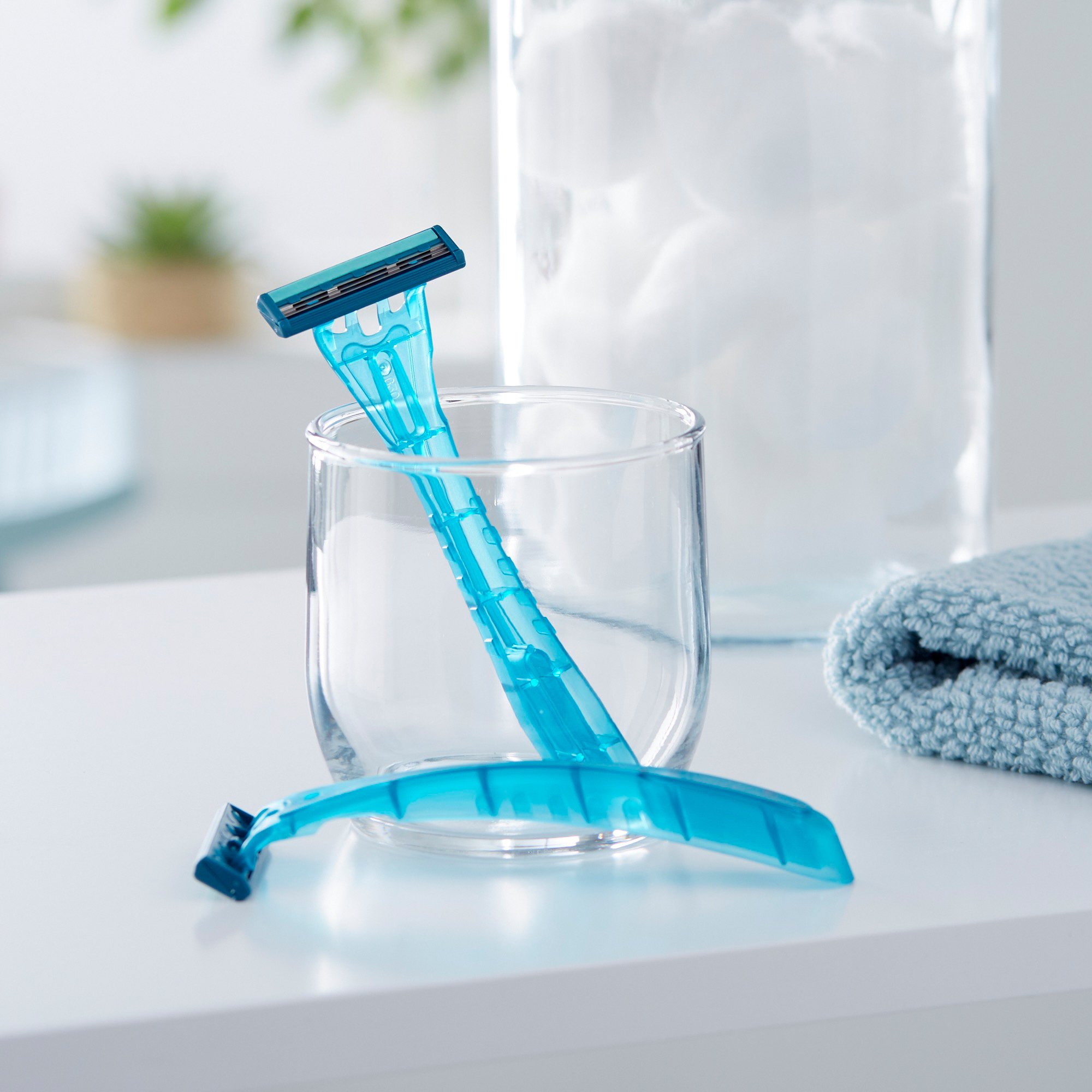 Donovan Industries - DR3886 DawnMist® Triple Play Facial Razor