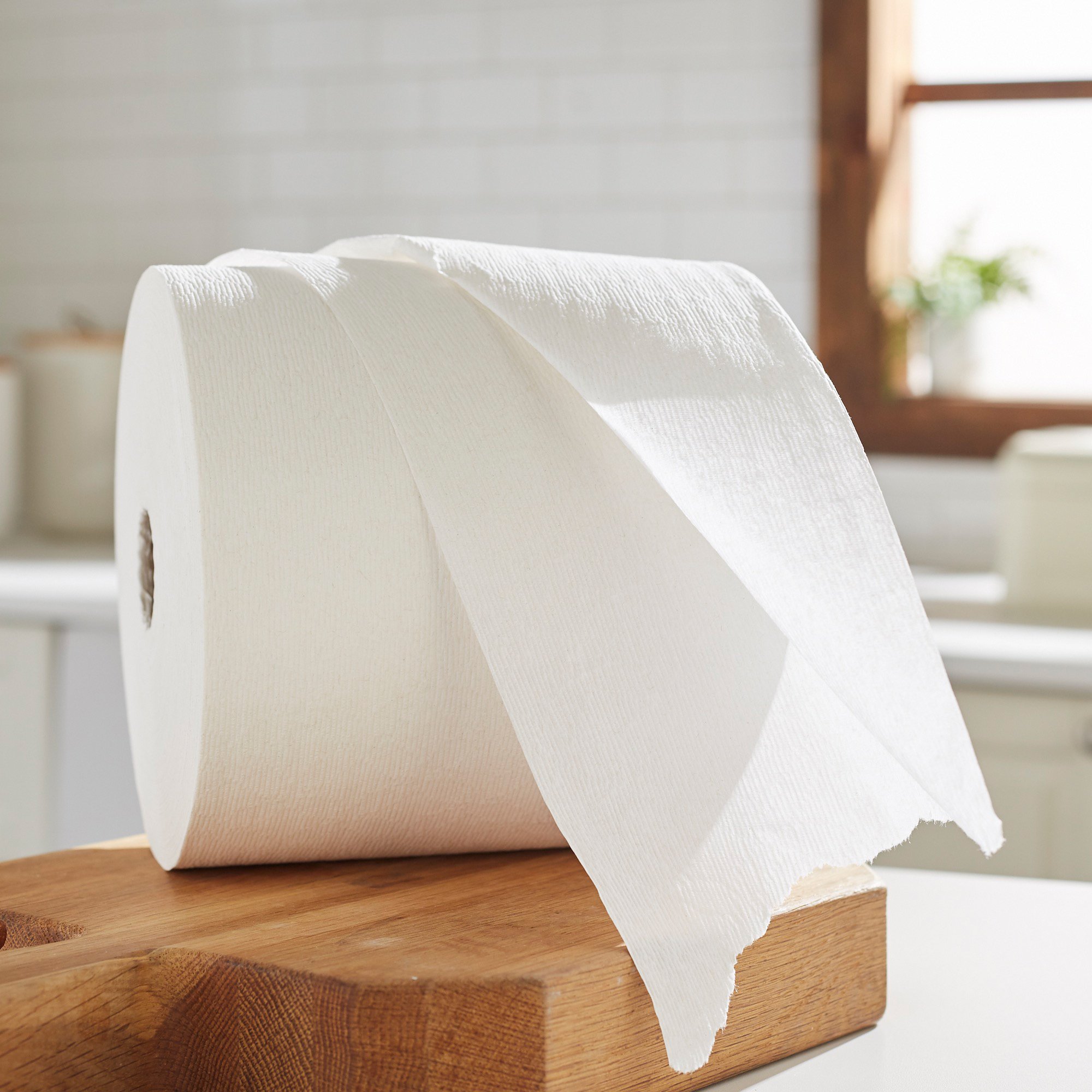 Kimberly Clark 50606 - Scott® Essential White Paper Towel, 8 Inch x 600 Foot Hardwound Roll - 1/Roll, 6/Case