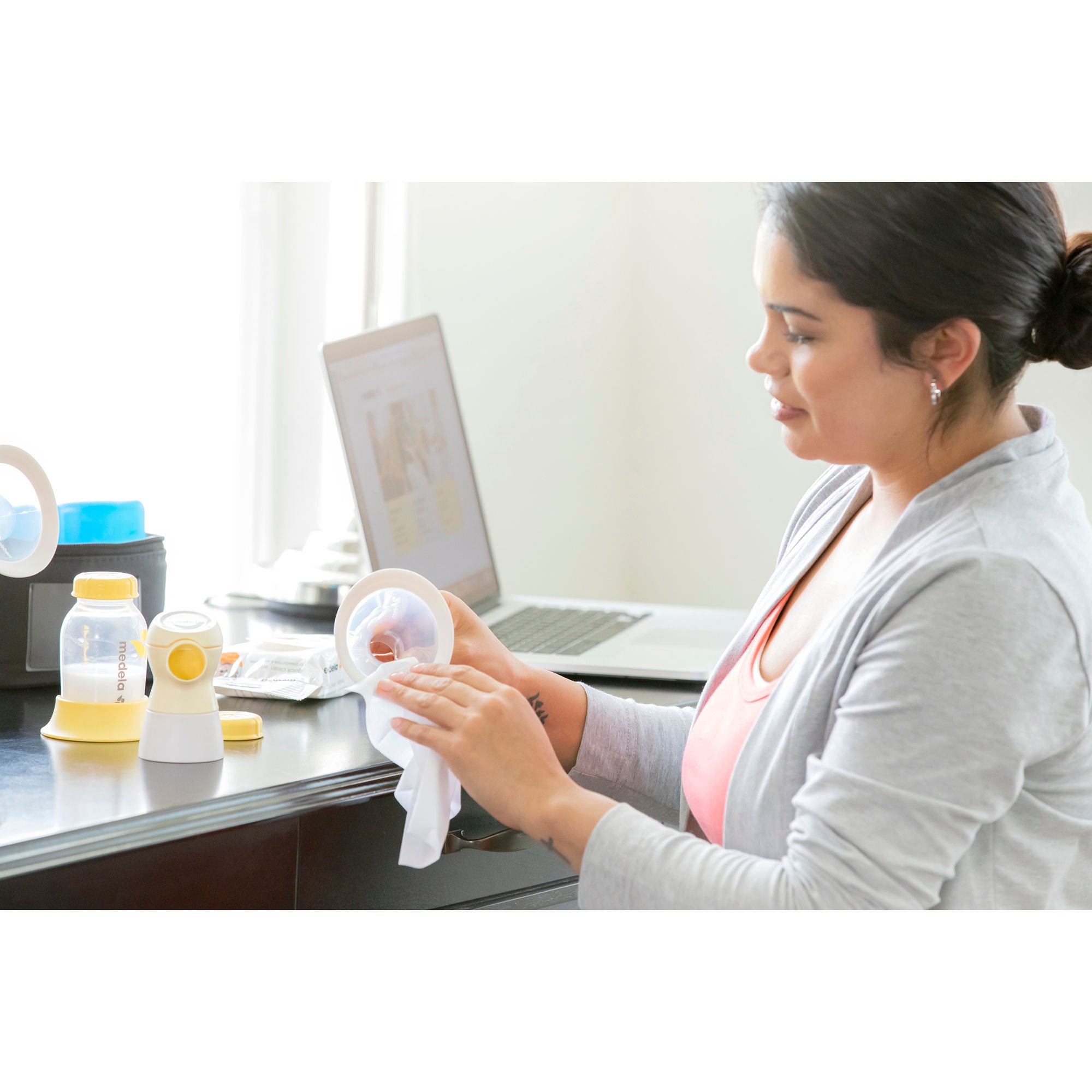 Medela - 87059 Quick Clean™ Breast Pump Wipe