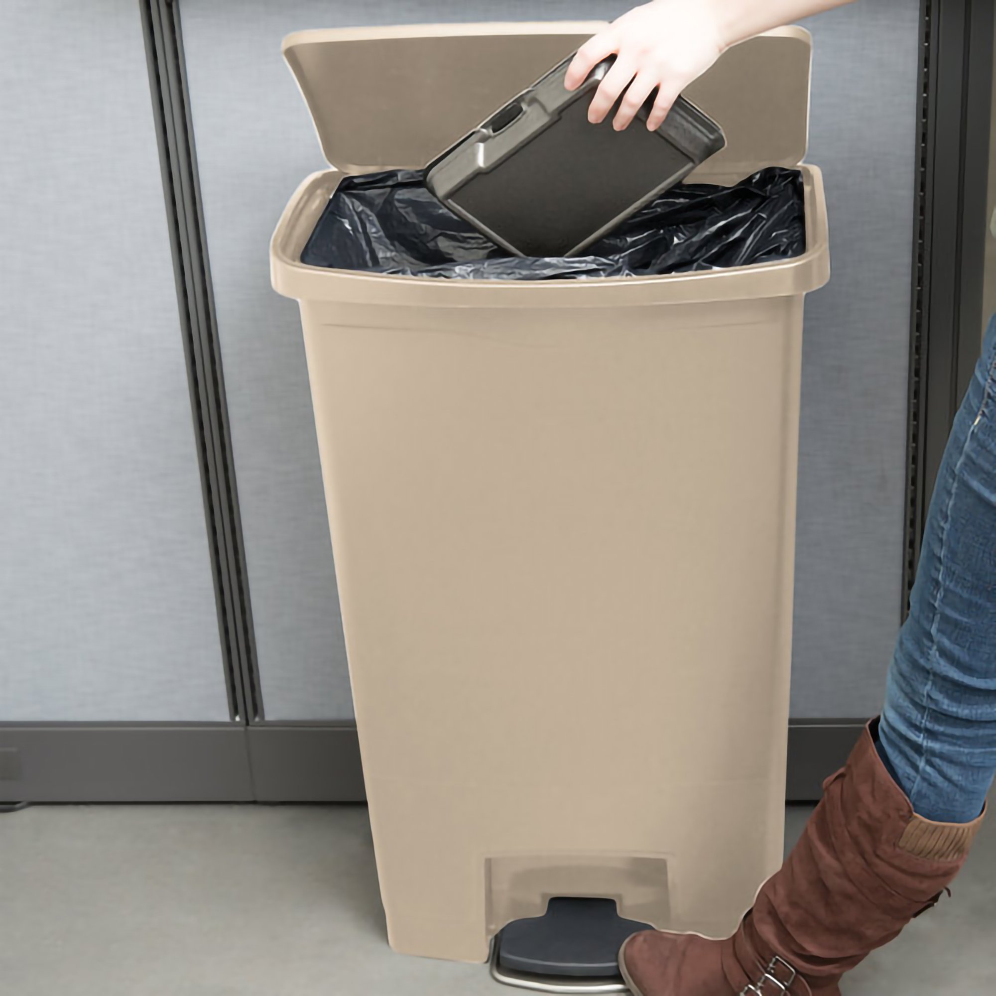RJ Schinner Co 1883460 - Rubbermaid® Slim Jim® Trash Can - 1/Each