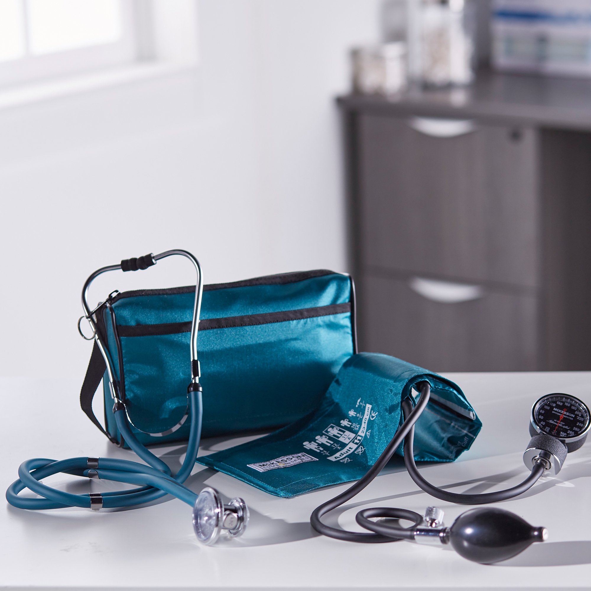 McKesson Brand - 01-768-641-11ATLGM McKesson Lumeon™ Aneroid Sphygmomanometer/Sprague Kit