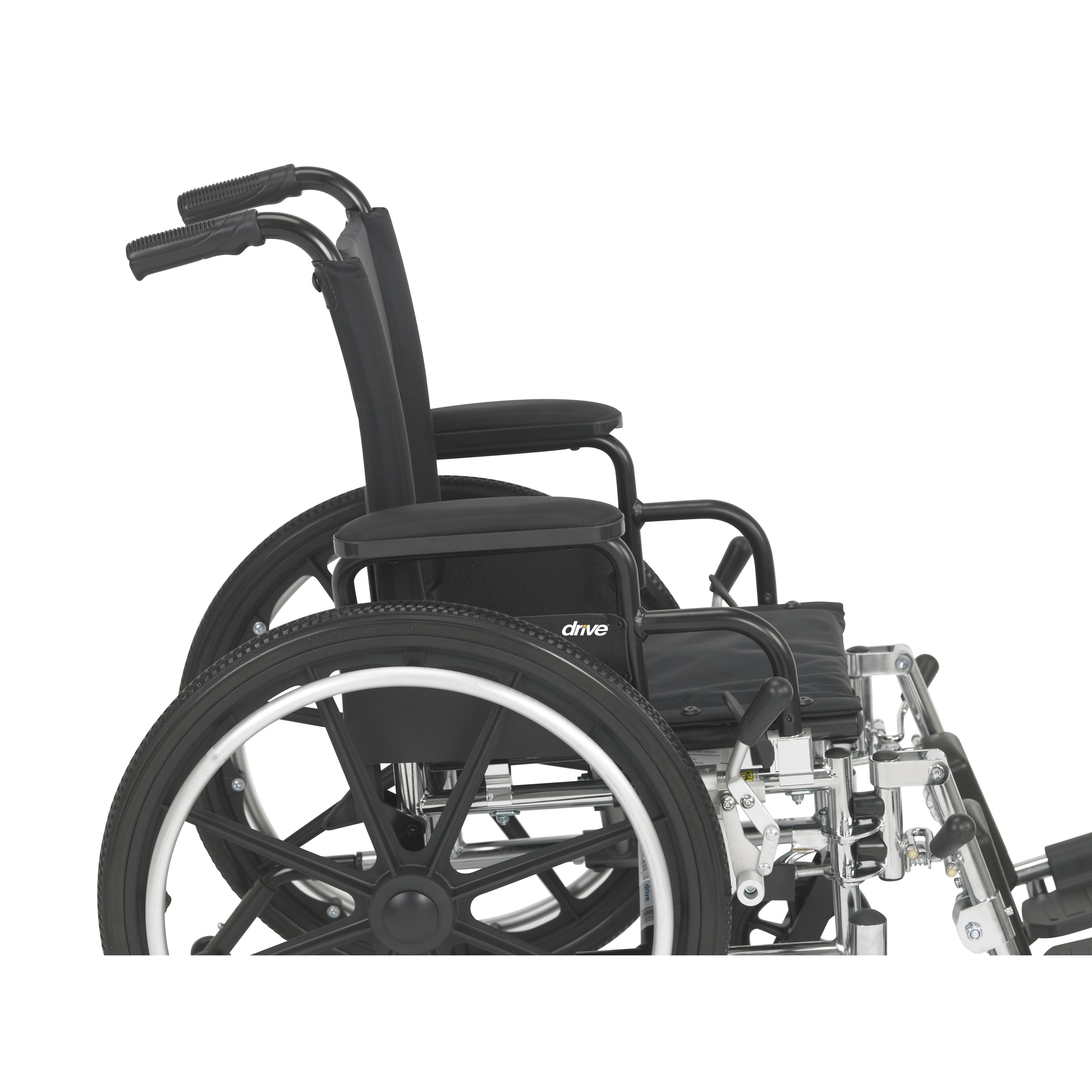 Drive DeVilbiss Healthcare L414DDA-ELR - drive™ Viper Lightweight Wheelchair, 14-Inch Seat Width - 1/Case