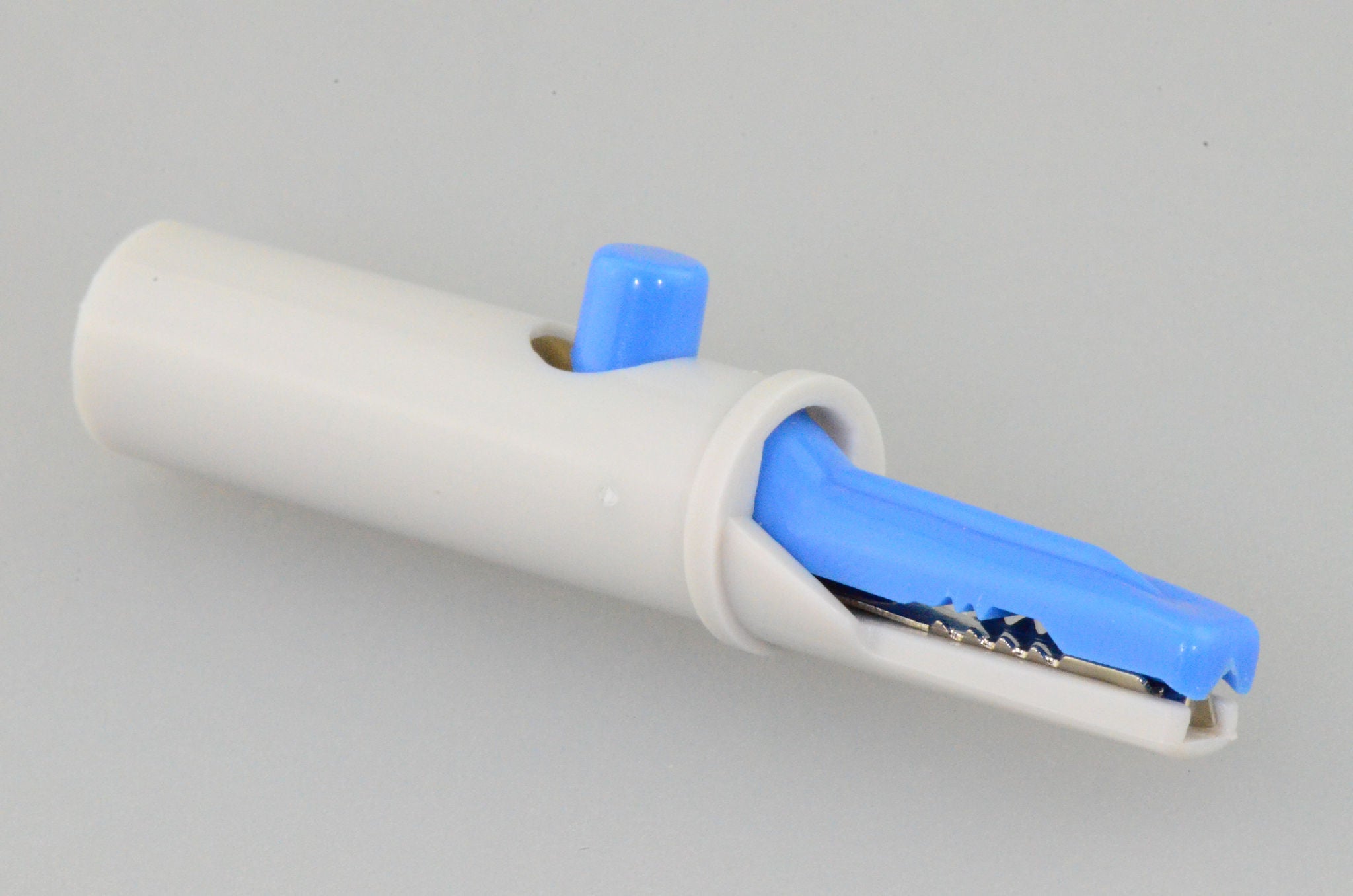 Sage Services Group - AL10-3BF Alligator Clip Blue, Needle Style, Non-Sterile, Multi-Patient Use For 860284, 860286, 860287, 860288, 860290, 860297, Tab Electrodes, 3mm Needles