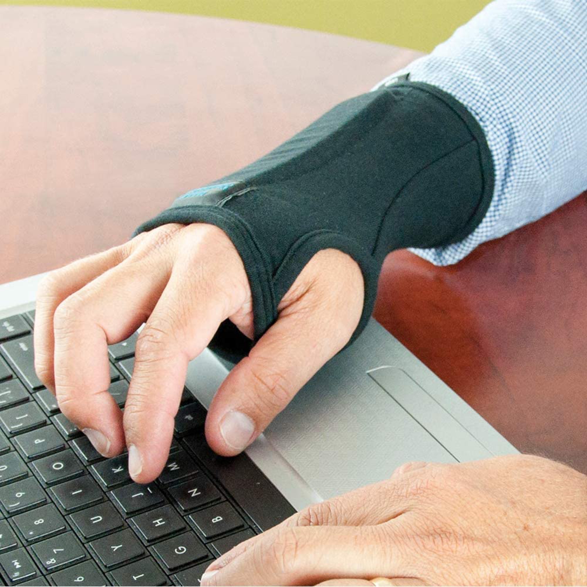 Brownmed A20127 - IMAK® SmartGlove Wrist Splint, Large - 1/Each