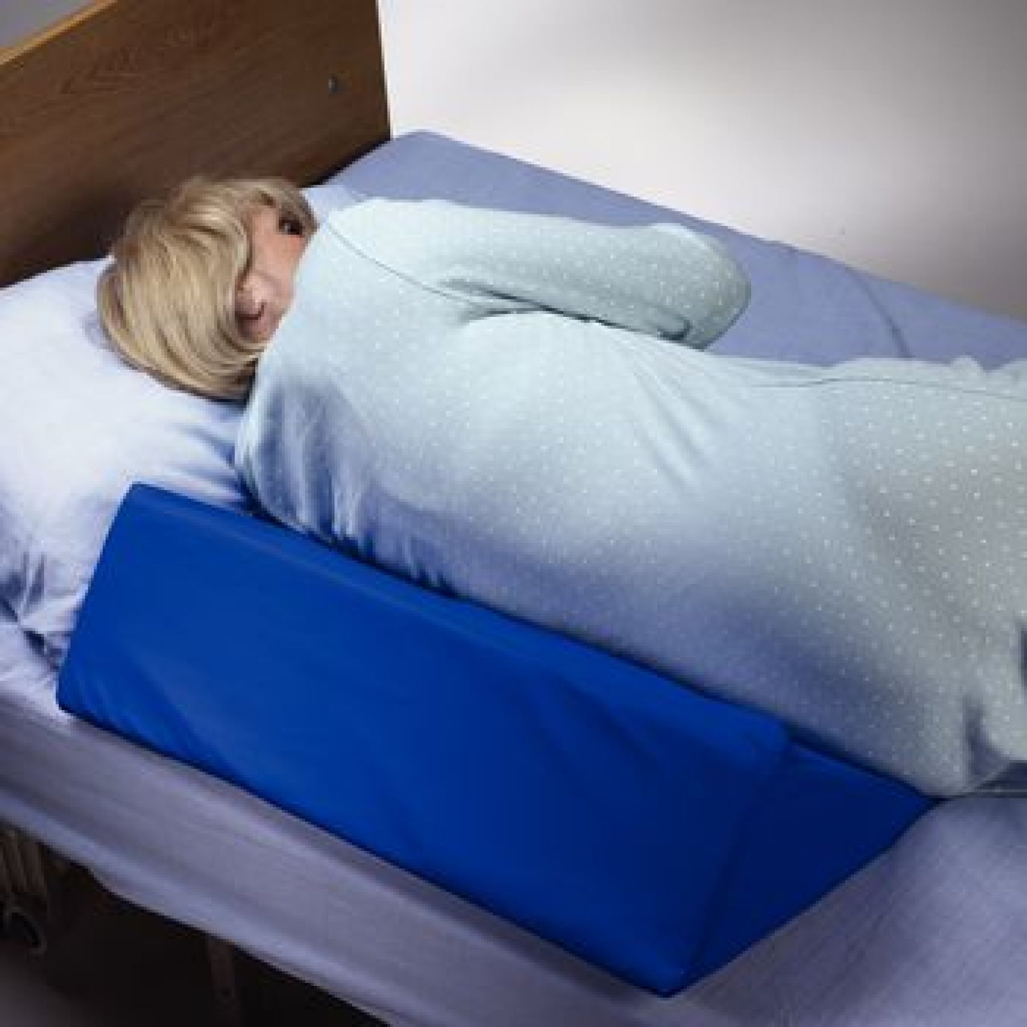 Performance Health - 081508886 Positioner Wedge Skil-Care™ 12 W X 34 L X 7 H Inch Foam Freestanding