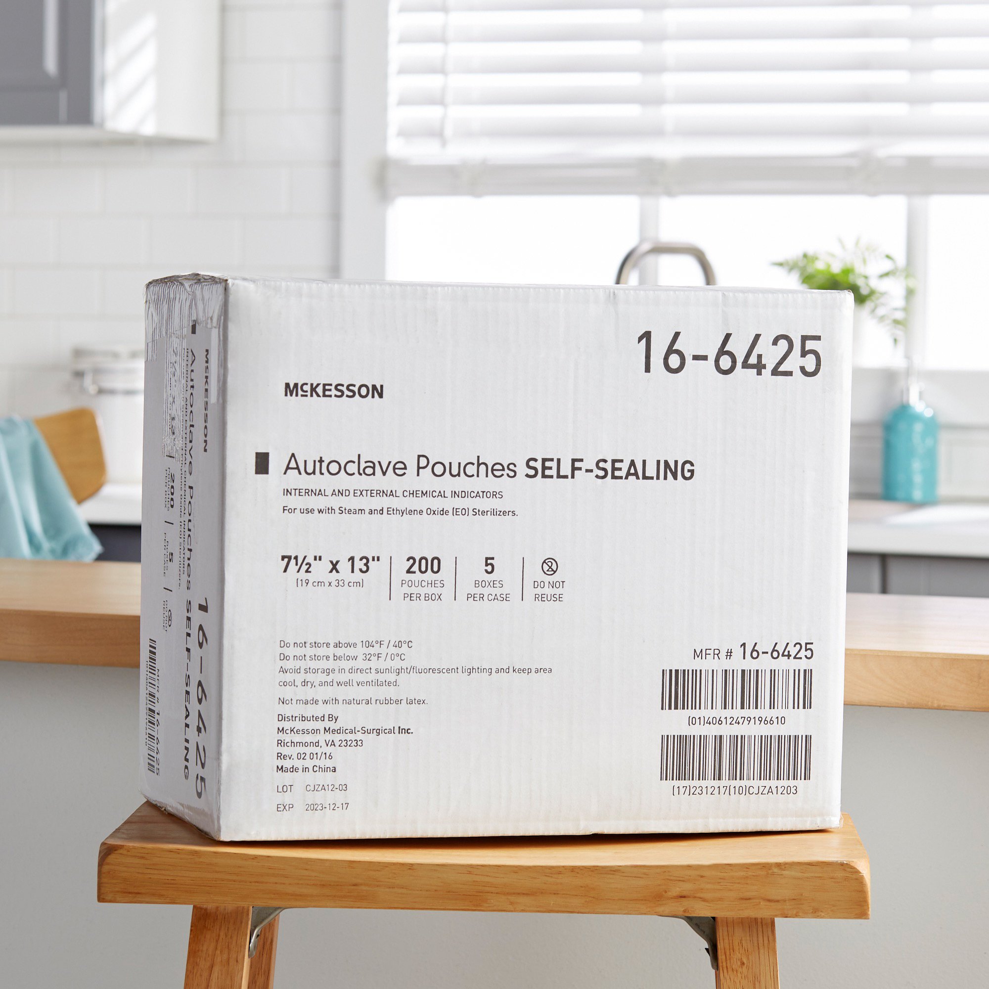 McKesson Brand 16-6425 - McKesson Sterilization Pouch, 7.5 x 13 Inch - 200/Box, 1000/Case